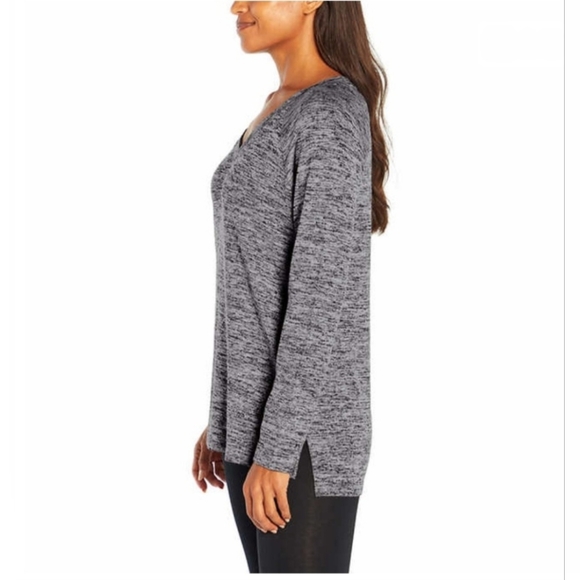Banana Republic Heathered Black and White Long Sleeve V-Neck Top. - Picture 3 of 7